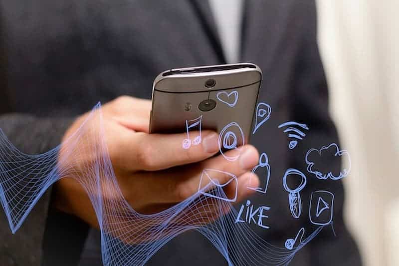 Using Social Media on Mobile Phone